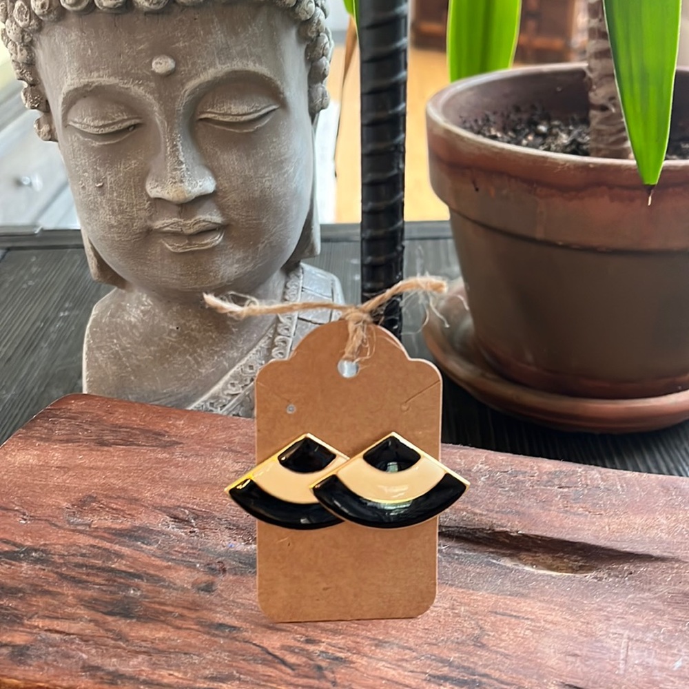 Vintage black and cream with gold outlined edge fan shaped earrings
